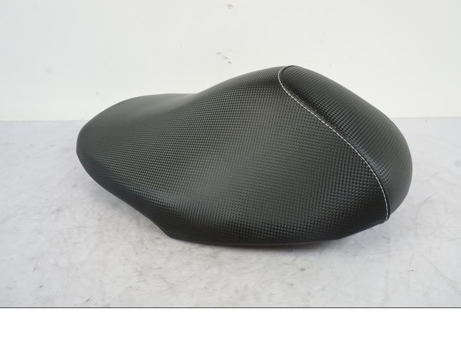 Framsidan på Sadel från en Yamaha Aerox -2006 motorcykel.