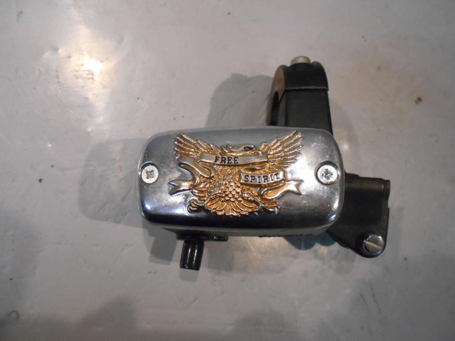 Framsidan på Kopplingshuvudcylinder från en Honda GL 1800 -2001 motorcykel.