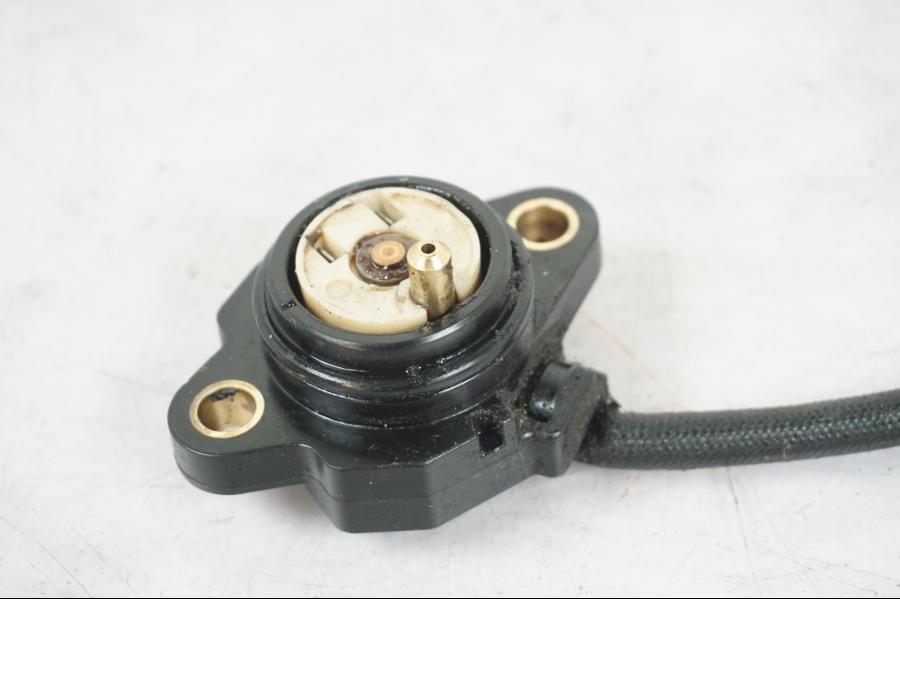 Vänster sida på Växelindikator från en Triumph Street Triple R -2011 motorcykel.