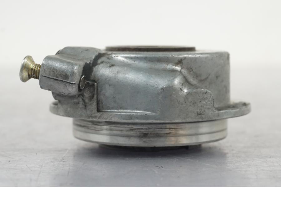 Vänster sida på Hastighetsdrivning från en Triumph Daytona 955I -2000 motorcykel.