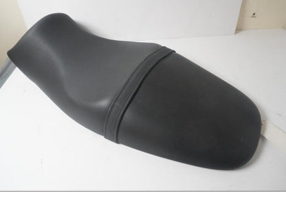 Baksidan på Sadel från en Triumph Speed Triple -2009 motorcykel.