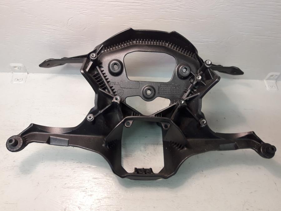 Baksidan på Toppkåpstag från en Ducati Panigale 959 -2017 motorcykel.