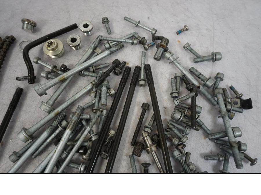 Baksidan på Skruv / Mutter etc från en BMW K 1200 S -2005 motorcykel.