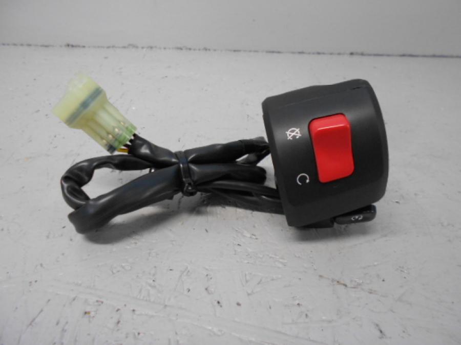 Framsidan på Styrelreglage från en Kawasaki Z 900 -2017 motorcykel.