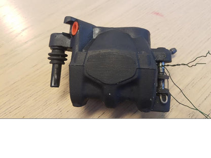 Höger sida på Bromsok från en BMW R 1200 GSA -2012 motorcykel.