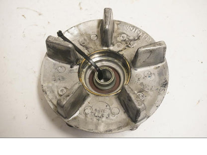 Baksidan på Drevfäste från en Triumph Daytona 650 -2005 motorcykel.