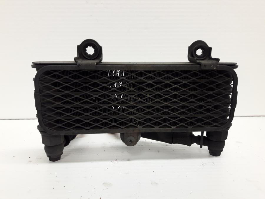 Baksidan på Oljekyl från en Suzuki SV 1000 -2004 motorcykel.