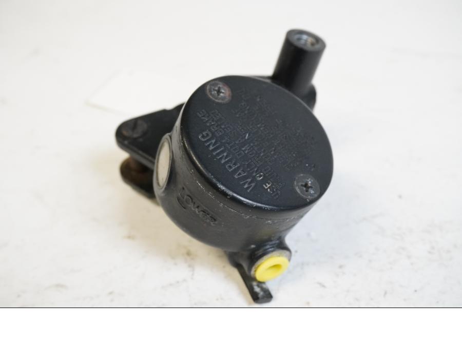 Baksidan på Bromshuvudcylinder från en Kawasaki VN 750 -1994 motorcykel.