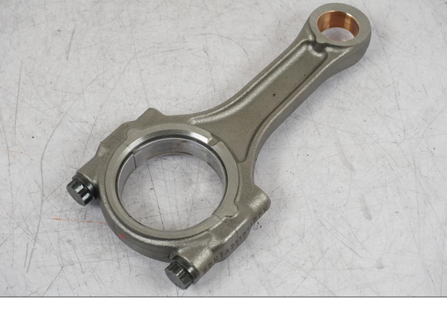 Framsidan på Vevstake från en BMW R 1250 GS -2023 motorcykel.