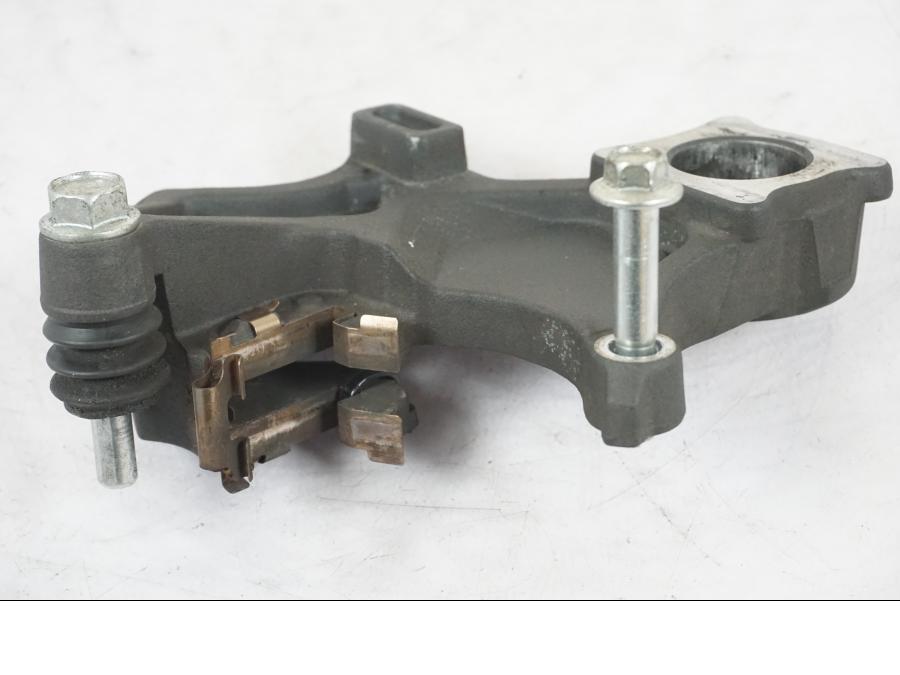 Höger sida på Bromsoksfäste från en Suzuki GSX-R 600 -2007 motorcykel.