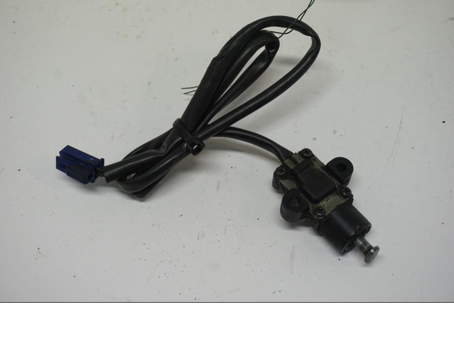 Framsidan på Sidostödsbrytare från en Yamaha FZ1-SA -2007 motorcykel.