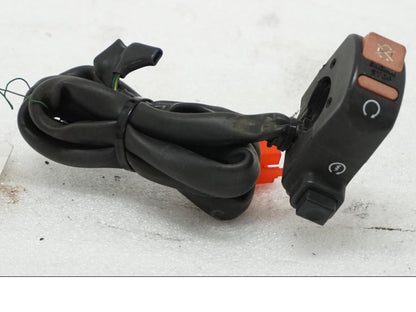 Framsidan på Styrelreglage från en Honda XL 1000 V -2008 motorcykel.