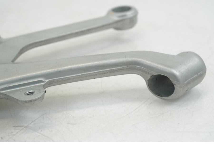 Extrabild2 på Fotpinnefäste från en Ducati Streetfighter V4 -2020 motorcykel.