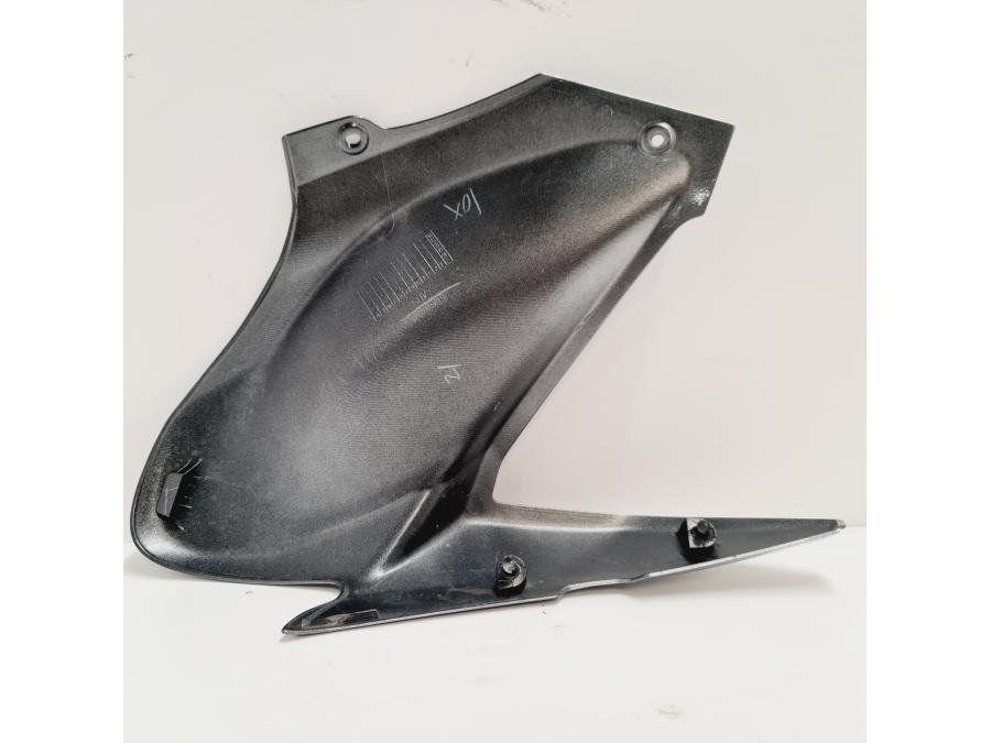 Vänster sida på Bensintankskåpa från en Kawasaki Z 900 -2019 motorcykel.