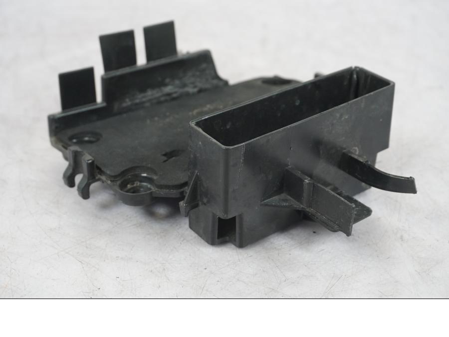 Vänster sida på Batterihållare från en KTM 690 SM R -2009 motorcykel.