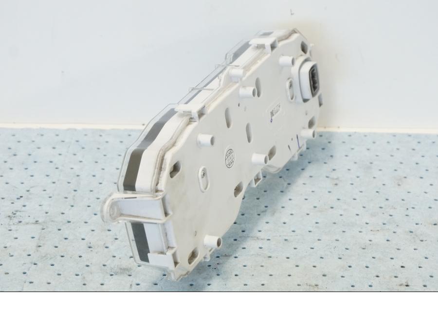 Snett uppifrån på Instrumentpanel från en Yamaha X-Max 250 -2016 scooter.