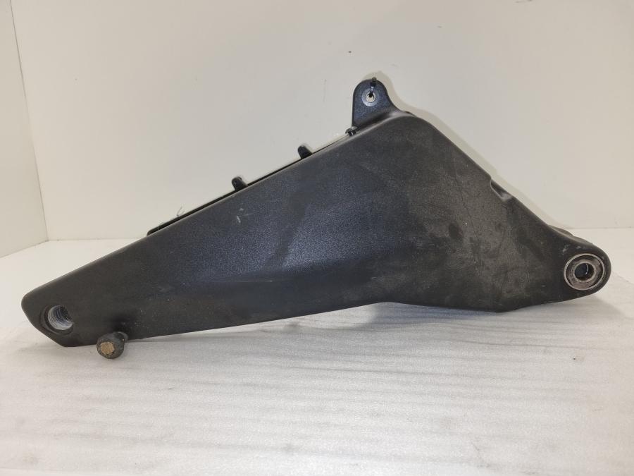 Höger sida på Sving från en Buell 1125 CR -2009 motorcykel.