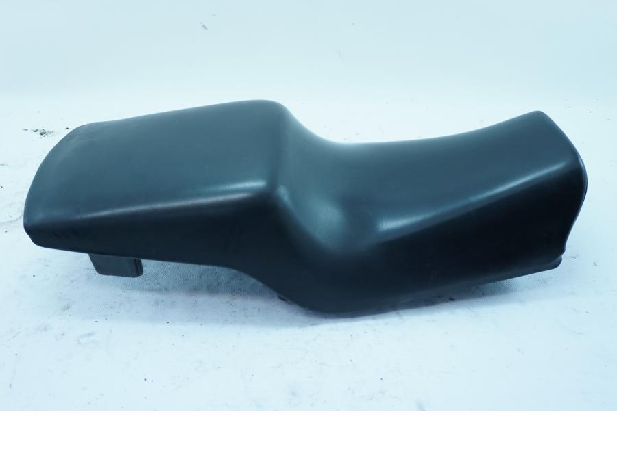 Vänster sida på Sadel från en Ducati 750 SS -1995 motorcykel.