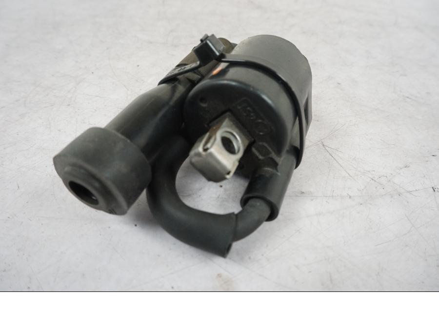 Vänster sida på Tändspole från en Yamaha MT 125 -2017 motorcykel.