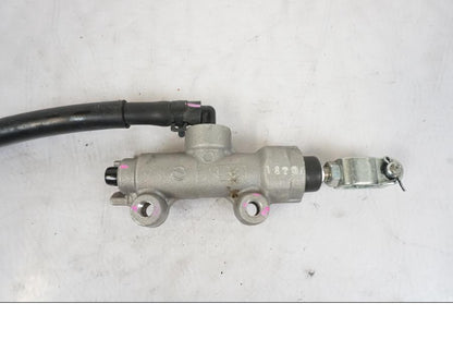 Baksidan på Bromshuvudcylinder från en Kawasaki ER-6N -2012 motorcykel.