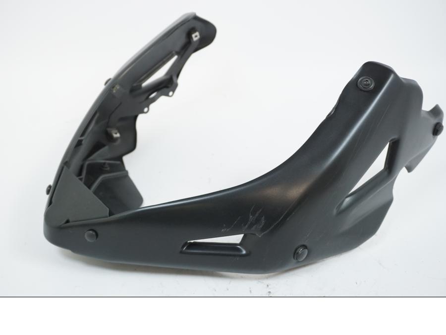 Snett nerifrån på Magkåpa från en Honda CB 650 R -2019 motorcykel.