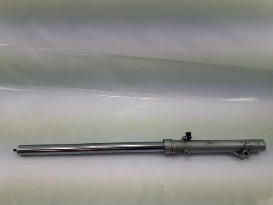 Baksidan på Gaffelben från en Kawasaki KLE 500 -2001 motorcykel.