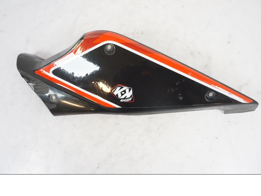 Framsidan på Magkåpa från en Yamaha YZF-R 125 -2008 motorcykel.