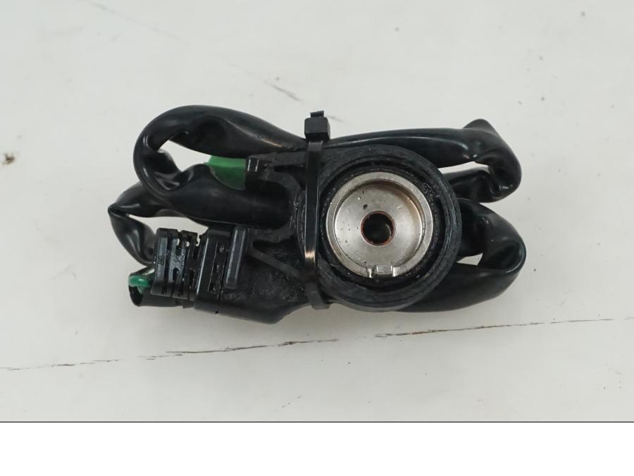 Framsidan på Sidostödsbrytare från en Honda CBR 1000 -2005 motorcykel.