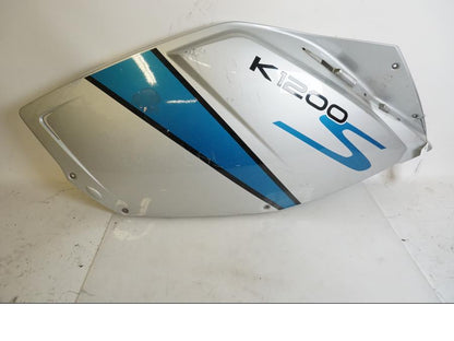 Framsidan på Sidkåpa från en BMW K 1200 S -2007 motorcykel.