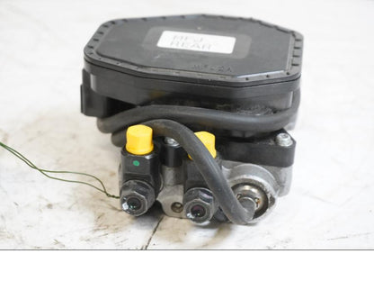 Baksidan på ABS Modulator från en Honda CBR 1000 RR -2009 motorcykel.