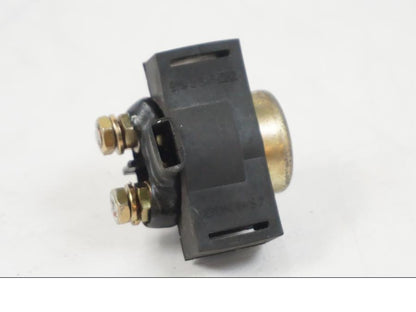 Vänster sida på Startrelä från en BMW F 650 CS -2002 motorcykel.