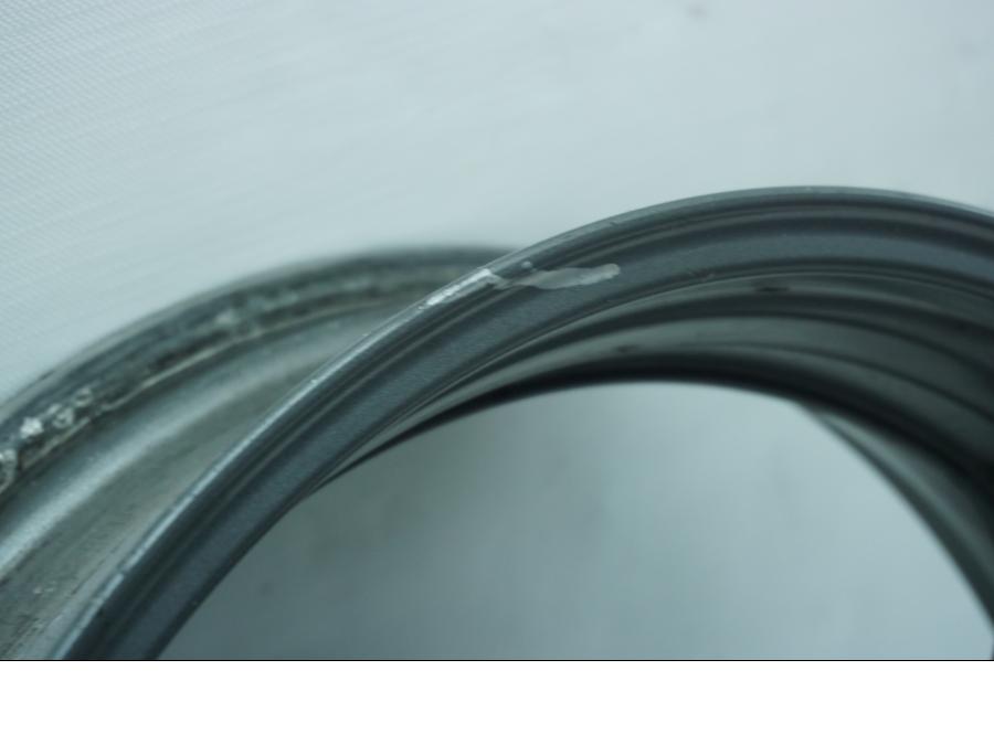 Höger sida på Fälg från en Yamaha TRX 850 -1996 motorcykel.