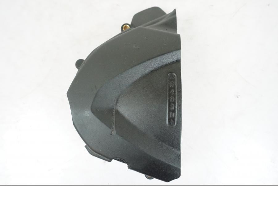 Baksidan på Kedjeskydd från en Triumph Street Triple R -2011 motorcykel.