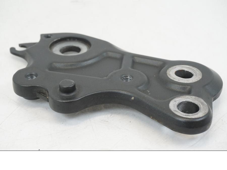 Baksidan på Fotpinnefäste inre från en Yamaha XSR 700 -2016 motorcykel.