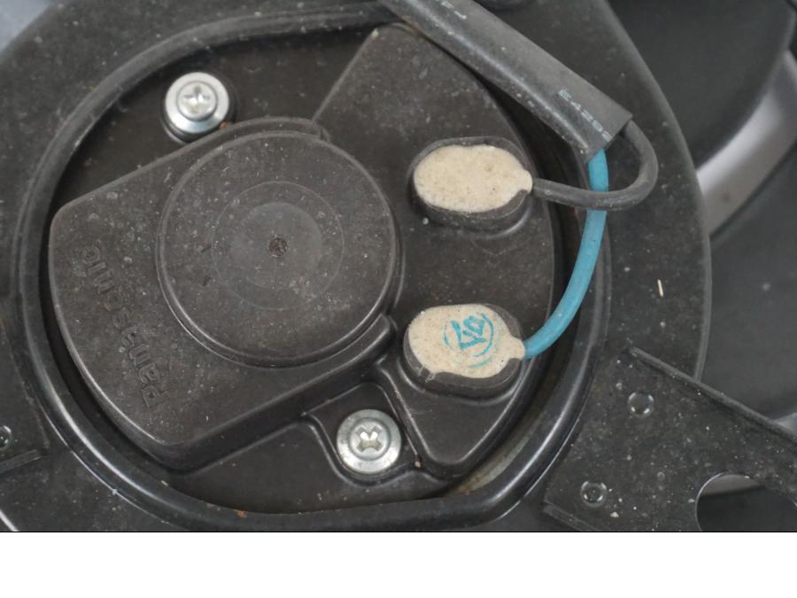 Snett nerifrån på Vattenkylfläkt från en Yamaha MT-07 -2019 motorcykel.