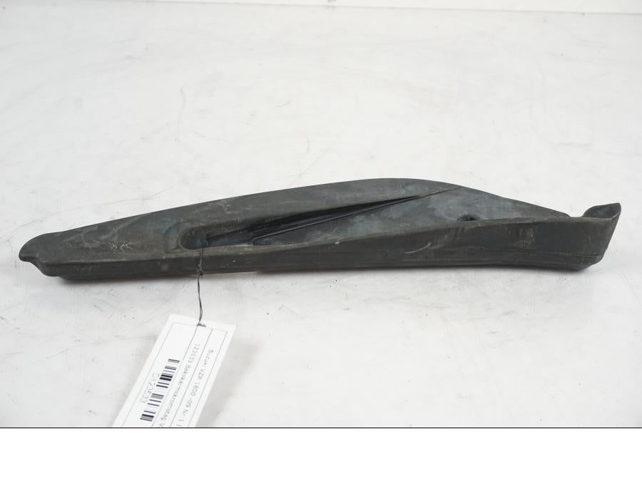 Baksidan på Bakskärmskromstag från en Suzuki VZR 1800 -2009 motorcykel.