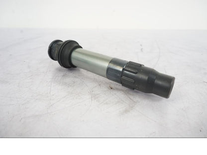 Vänster sida på Tändspole från en Honda VFR 1200 -2010 motorcykel.