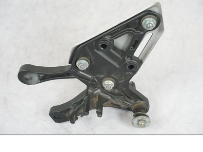 Snett uppifrån på Fotpinnefäste från en Kawasaki Z 900 -2019 motorcykel.