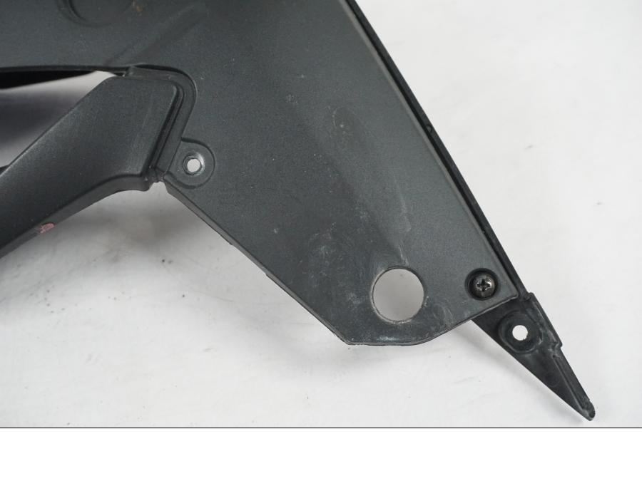 Baksidan på Sidkåpa innerplast från en MV Agusta Dragster -2014 motorcykel.