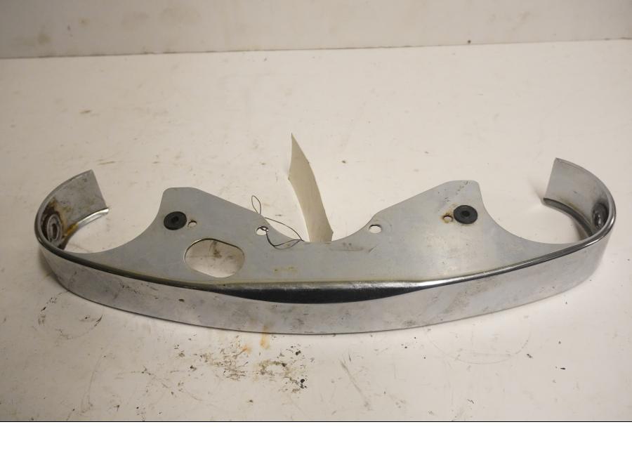 Framsidan på Gaffelbendekor från en Kawasaki VN 1500 Classic Tourer -2003 motorcykel.