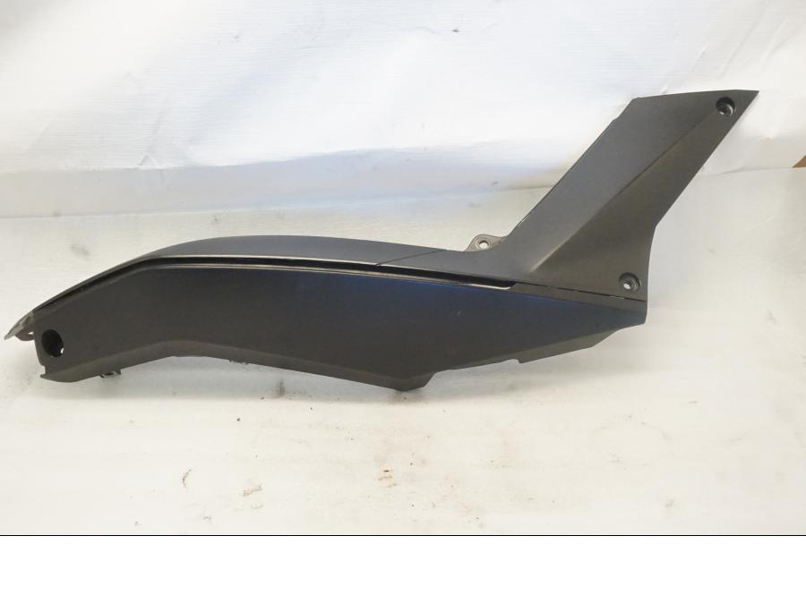 Framsidan på Bakvinge från en KTM 125 Duke -2015 motorcykel.