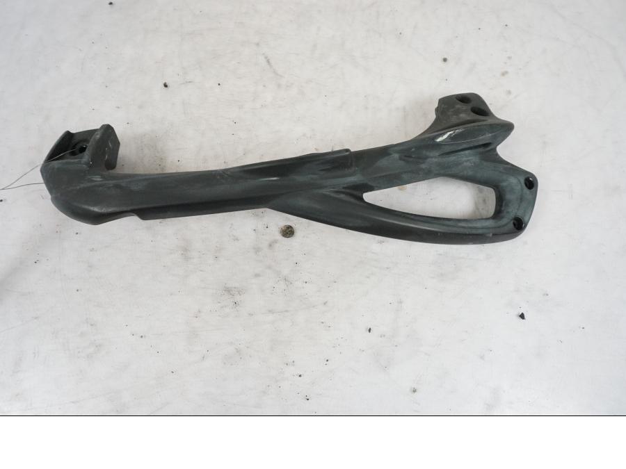 Framsidan på Sidoväskhållare från en BMW R 850 R -2004 motorcykel.