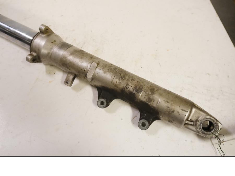 Vänster sida på Gaffelben från en Suzuki RF 600 R -1993 motorcykel.