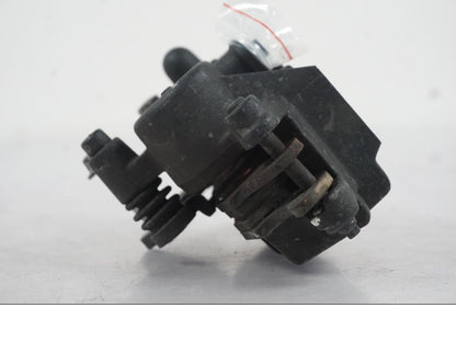 Snett nerifrån på Bromsok från en Kawasaki ER-6N ABS -2010 motorcykel.