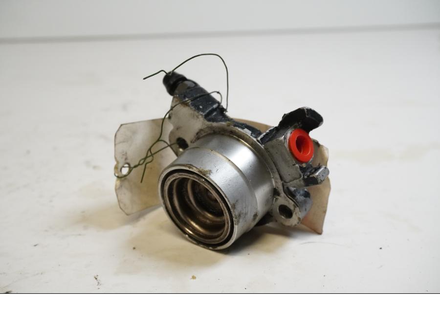 Baksidan på Kopplingslavcylinder från en Kawasaki ZXR 750 -1989 motorcykel.