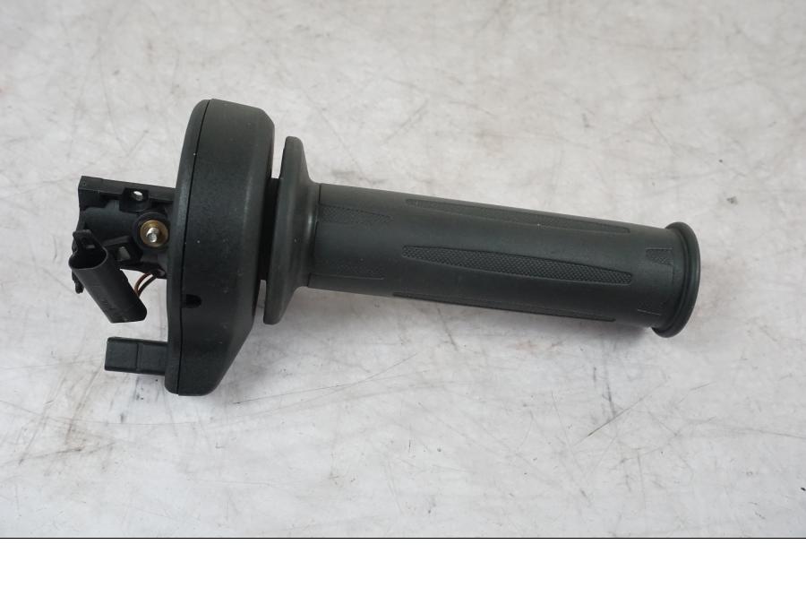 Framsidan på Gasreglage från en BMW F 800 R -2018 motorcykel.