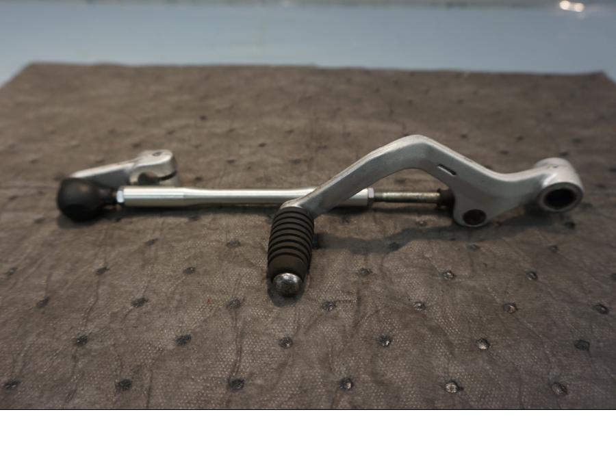 Framsidan på Växelpedal från en Yamaha FJR 1300 -2004 motorcykel.