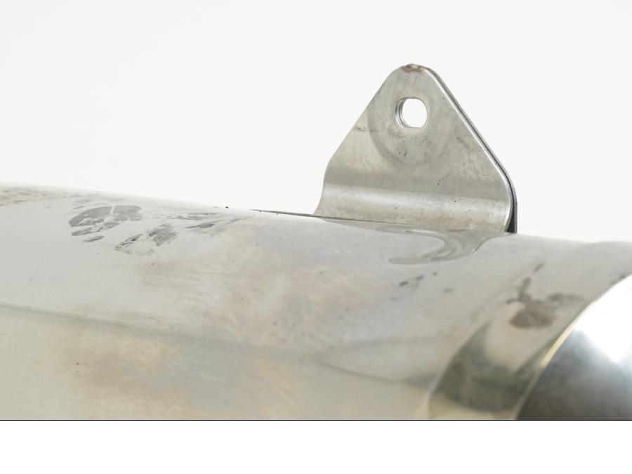 Vänster sida på Ljuddämpare från en Suzuki GSF 1250 -2009 motorcykel.