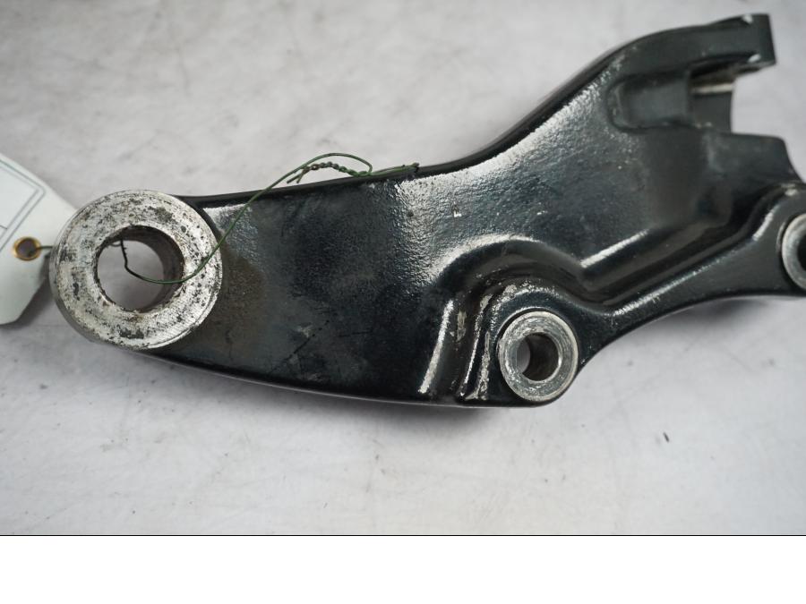 Höger sida på Bromsoksfäste från en Yamaha XVS 1100 -1999 motorcykel.