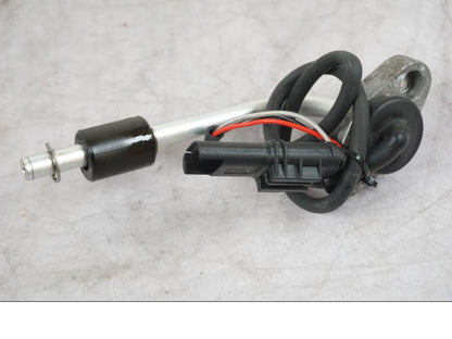 Baksidan på Oljenivågivare från en BMW K 1600 GTL -2015 motorcykel.